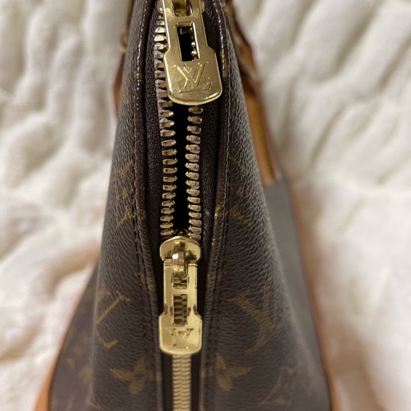 Authentic Louis Vuitton Alma PM - Picture 8 of 14